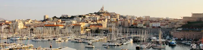 Vieux-Port de Marseille et Notre-Dame-de-la-Garde, dans les Bouches-du-Rhône